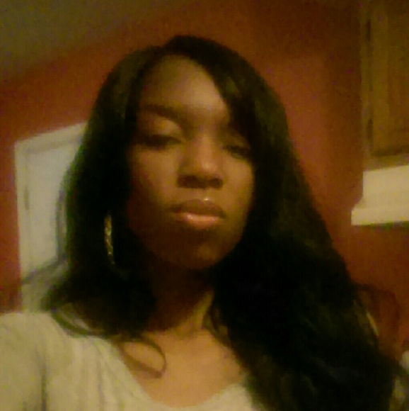 Profile Picture of Candice Mitchell (@cgonza16) on Poshmark