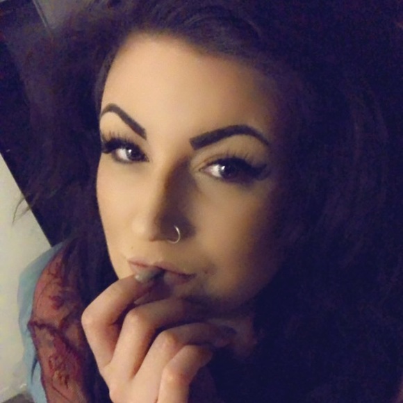 Profile Picture of Sabrina Macartney (@sabrinamacartne) on Poshmark