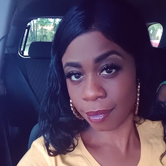 Profile Picture of Latisha Samples (@samplesl8748) on Poshmark