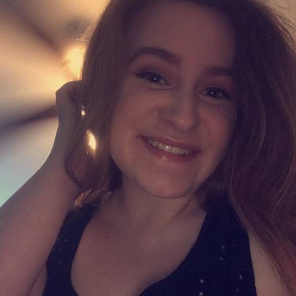 Profile Picture of Taylor Richards (@taylorpr2000) on Poshmark