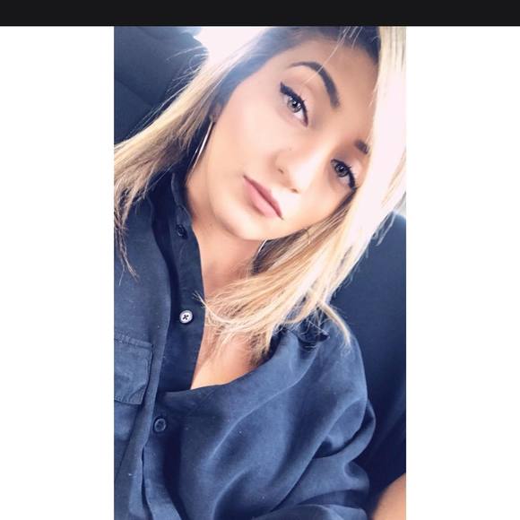 Profile Picture of Laraine Shawa (@lshawa) on Poshmark