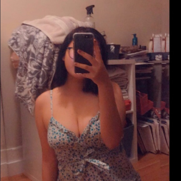 Profile Picture of Emily Vue (@eltlxbtq) on Poshmark