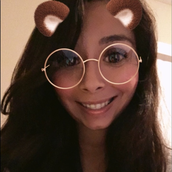 Profile Picture of Isabel Lopez (@izzy0114) on Poshmark
