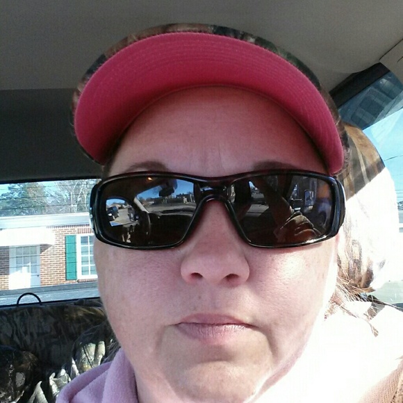 Profile Picture of Sybil Thompson (@sybil74) on Poshmark
