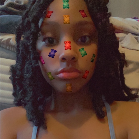 Profile Picture of Lily Bryan (@lilybryan427) on Poshmark