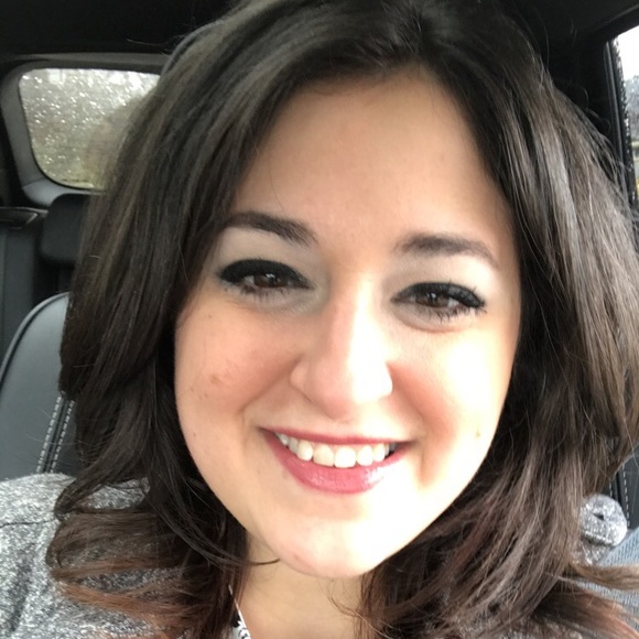 Profile Picture of Courtney Fusaro (@sumo784) on Poshmark
