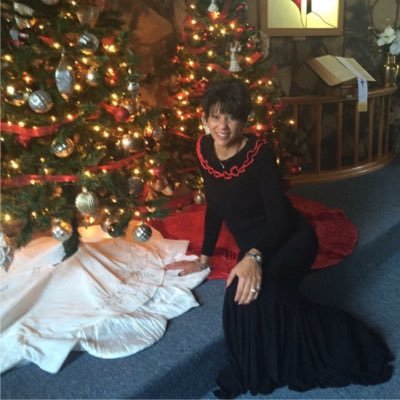 Profile Picture of Shelly Hurst (@IAmAHurst) on Twitter