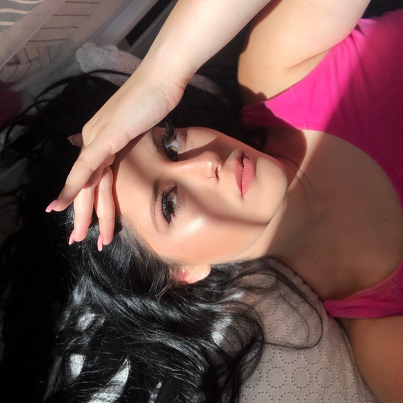 Profile Picture of Megan Linsdau (@meganlinsdau) on Poshmark