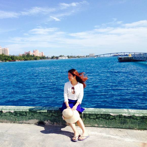 Profile Picture of Yang Yang (@yyang0510) on Poshmark