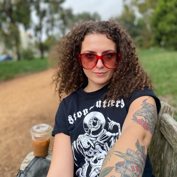 Profile Picture of Mia Scassera (@giovanna_mia) on Poshmark