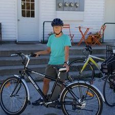 Profile Picture of Maureen Hussey (@hussey_maureen) on Twitter