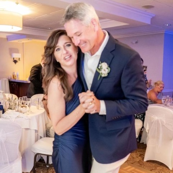 Profile Picture of Jen Ginnetty (@jenginnetty) on Poshmark