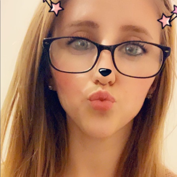 Profile Picture of Rebecca Schilling (@bschilling347) on Poshmark