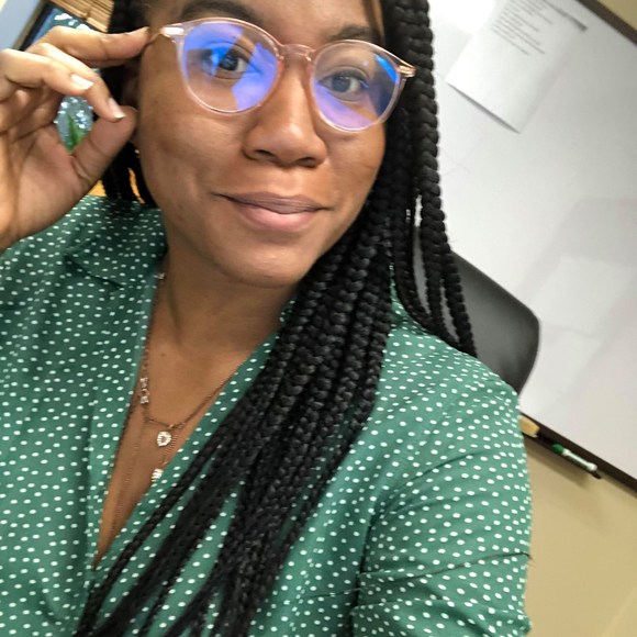 Profile Picture of Ivy Williams (@ivyhisay) on Poshmark