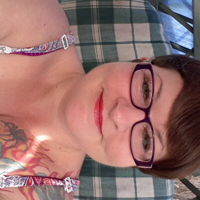 Profile Picture of Michelle Huggett (@shellstar32) on Twitter