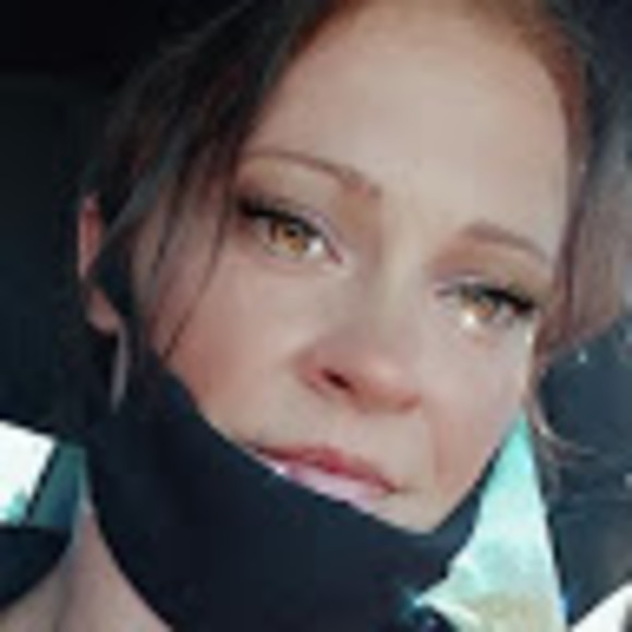 Profile Picture of Nikki Hamilton (@hamiltonnikki75) on Poshmark