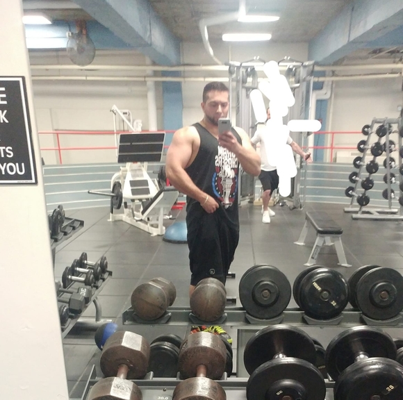 Profile Picture of Dan Boccardo (@debizzle1017) on Poshmark