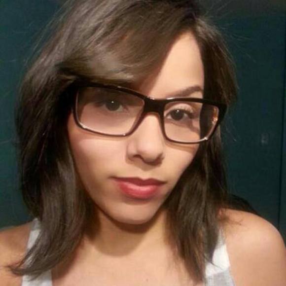 Profile Picture of Dayna Gonzalez (@drivenbeauty87) on Poshmark