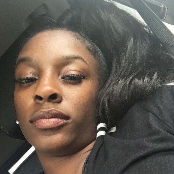 Profile Picture of Zaiems Rouland (@zrouland) on Poshmark