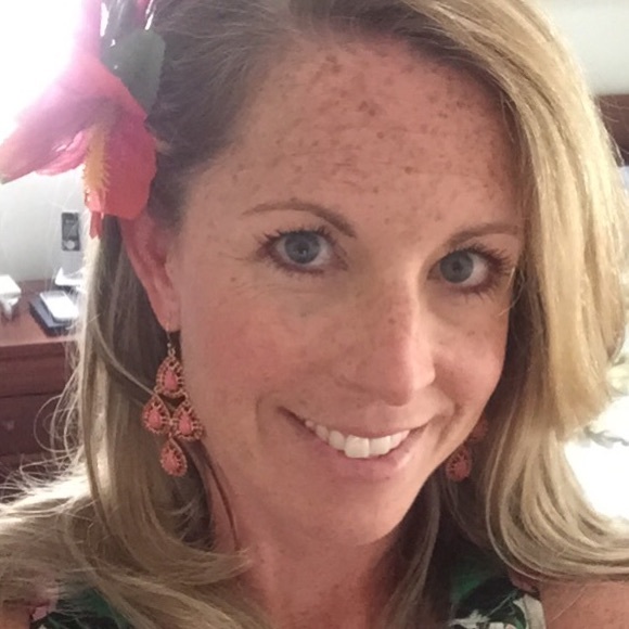 Profile Picture of Lauren Steese (@lsteese) on Poshmark