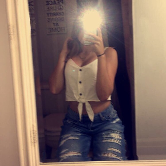 Profile Picture of Tamara Crosbie (@tamaracrosbie) on Poshmark