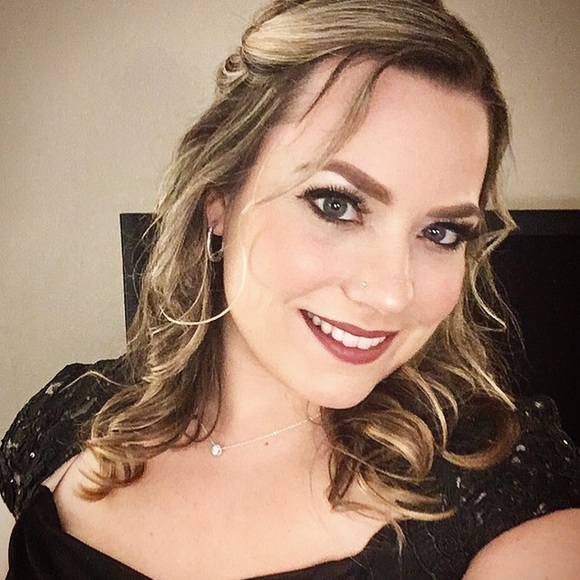 Profile Picture of Danielle Fiore (@danielle2391) on Poshmark