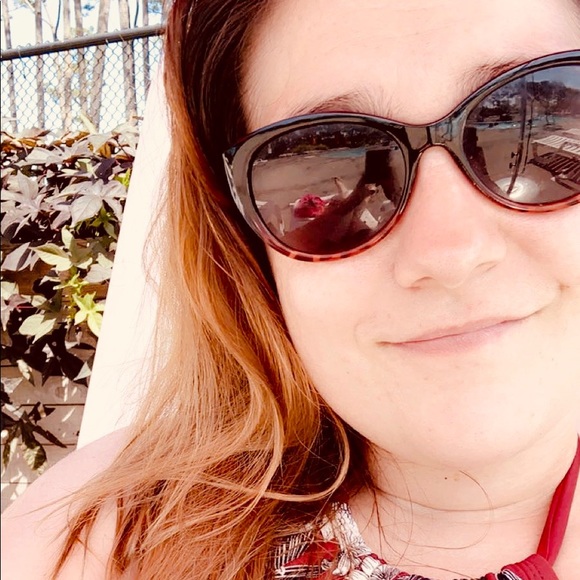 Profile Picture of Amanda Haeberle (@pandah13) on Poshmark