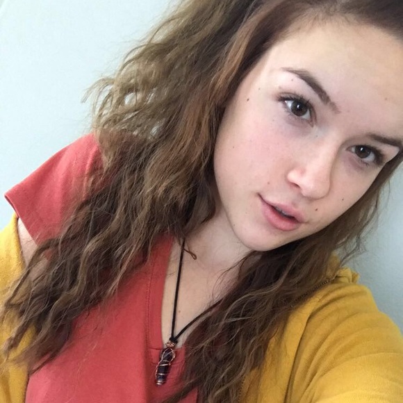 Profile Picture of Mackenzie Leyshon (@kenzil99) on Poshmark