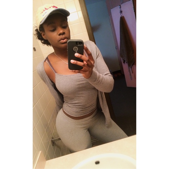 Profile Picture of Micah Simone (@itsmicahsimone) on Poshmark