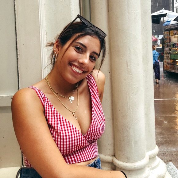 Profile Picture of Danielle Pezzulo (@daniellepez) on Poshmark