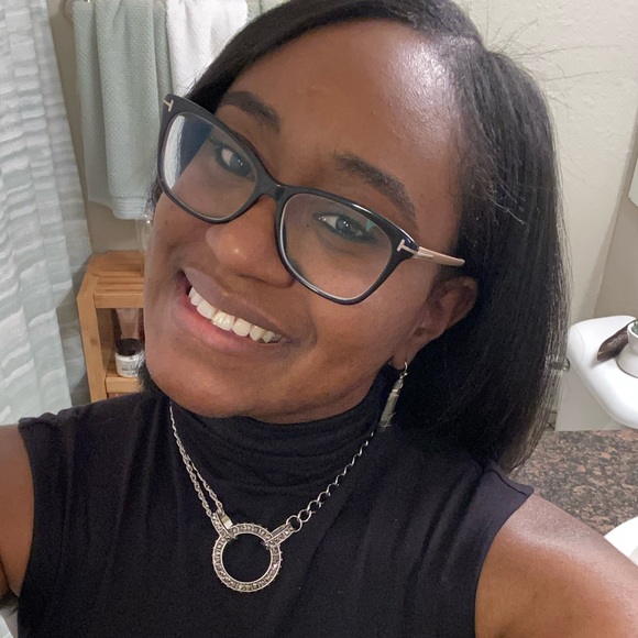 Profile Picture of Jasmine Looney (@jsmnlooney) on Poshmark