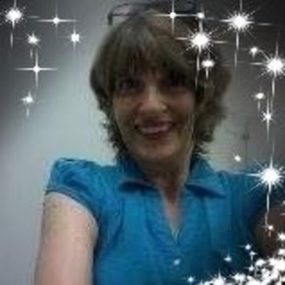 Profile Picture of Claudia Ruff (@ruffclaudia) on Poshmark