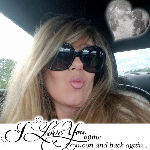 Profile Picture of Cathy Boyett (@cathyboyett) on Poshmark