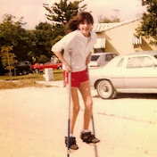 Profile Picture of Lori Phillips (@stinkersmells) on Youtube