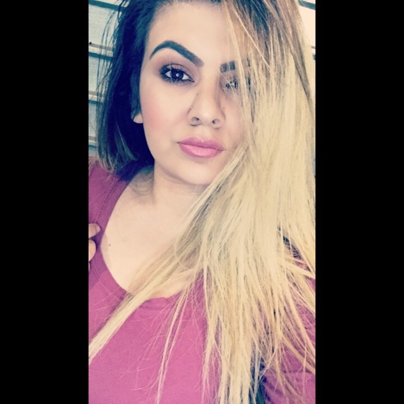 Profile Picture of Amber Angulo (@amberangulo) on Poshmark