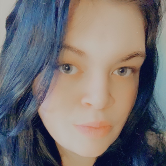 Profile Picture of Julianne Armstrong (@juliannearmstro) on Poshmark