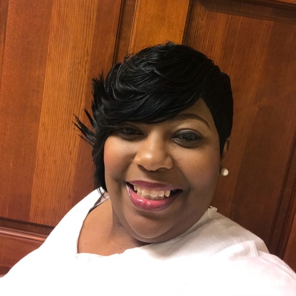 Profile Picture of Talia Seigler (@seigler79) on Poshmark