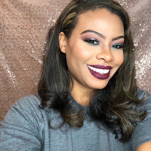 Profile Picture of Allyson Jankowski (@ajank88) on Poshmark