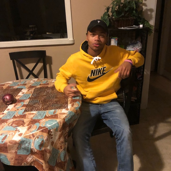 Profile Picture of Jjayvion Ollison (@jdro731) on Poshmark