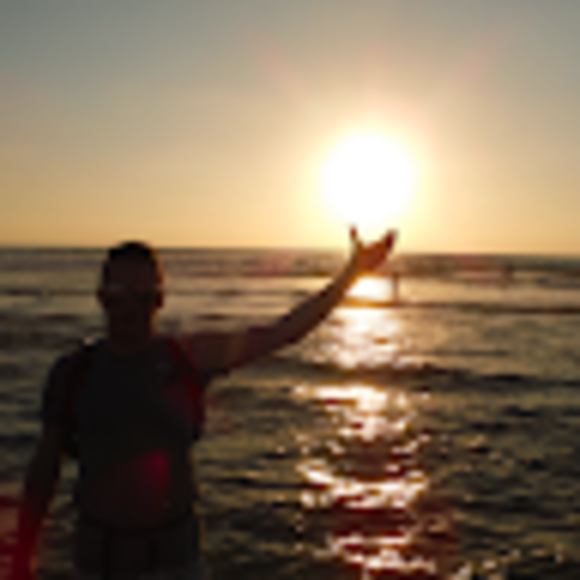 Profile Picture of Avi Sambrowsky (@aviempire) on Poshmark