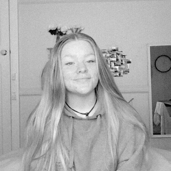 Profile Picture of Tasmyn Gent (@tasmyngentt) on Poshmark