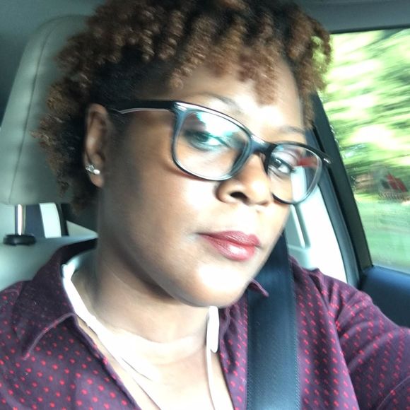 Profile Picture of Aretha Stellmacher (@astell) on Poshmark
