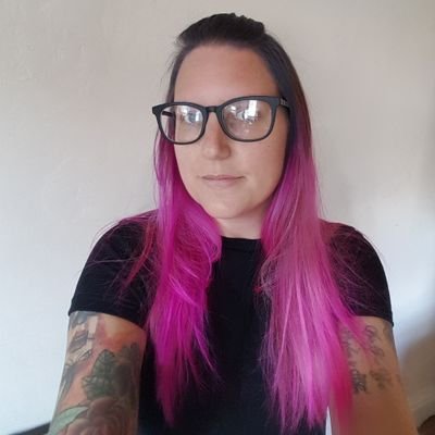 Profile Picture of Angela Heap (@angieinlove05) on Twitter