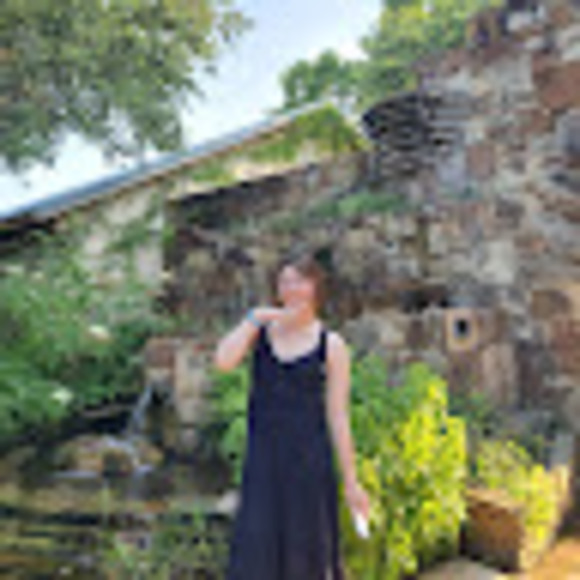 Profile Picture of Allayne Low (@basilfruit) on Poshmark