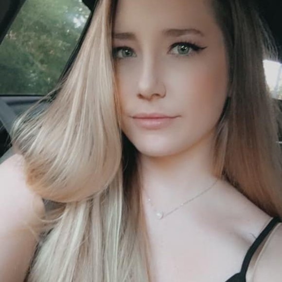 Profile Picture of Ariel Fields (@lolasmom123) on Poshmark