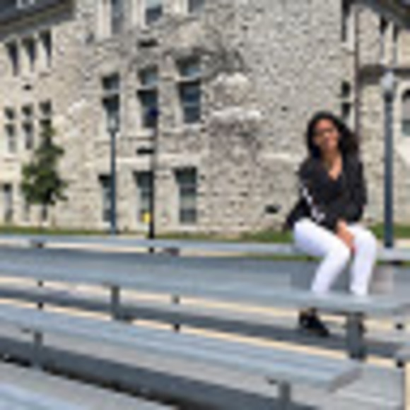 Profile Picture of Joy Wissa (@joywissa) on Poshmark