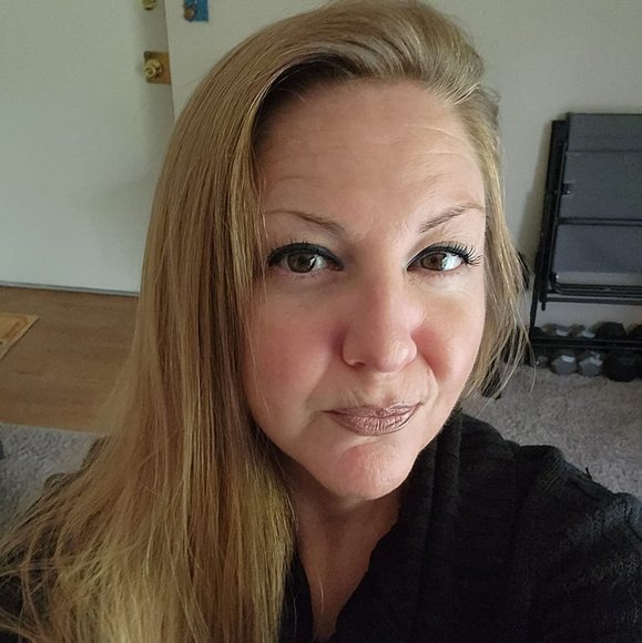 Profile Picture of Lisa Harriger (@lisaharriger) on Poshmark