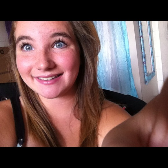 Profile Picture of Melissa Kolowicz (@princessm95) on Poshmark