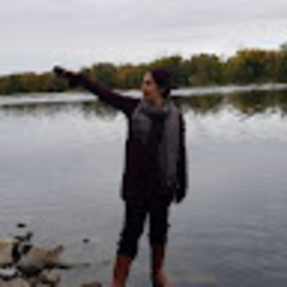 Profile Picture of Vivant Froomand (@vivantfroomand) on Poshmark