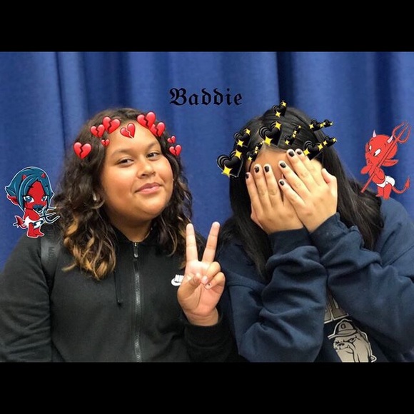 Profile Picture of Cesia Hernandez (@ccesiaa) on Poshmark